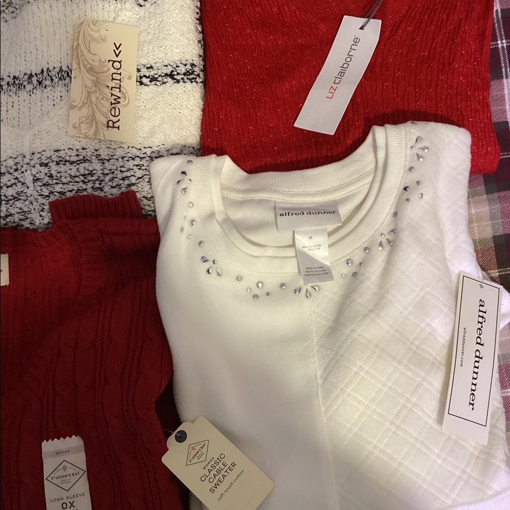 Mixed clothing in good condition,new with tag!